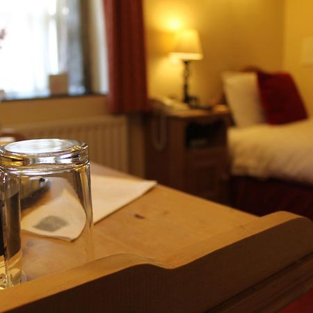 Bert'S Rooms At The Black Horse Inn Brighouse Bagian luar foto