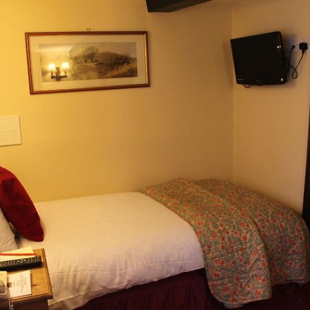 Bert'S Rooms At The Black Horse Inn Brighouse Bagian luar foto