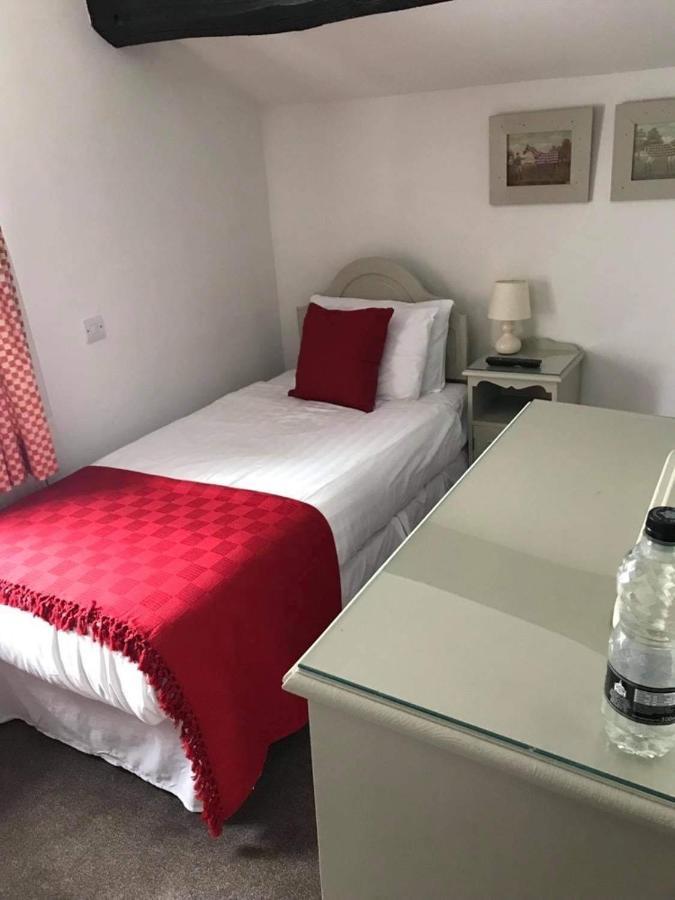 Bert'S Rooms At The Black Horse Inn Brighouse Bagian luar foto