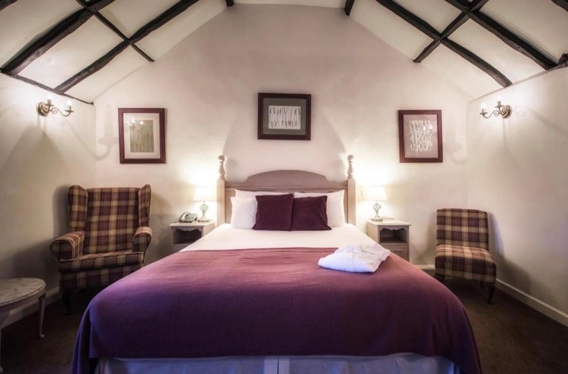Bert'S Rooms At The Black Horse Inn Brighouse Bagian luar foto