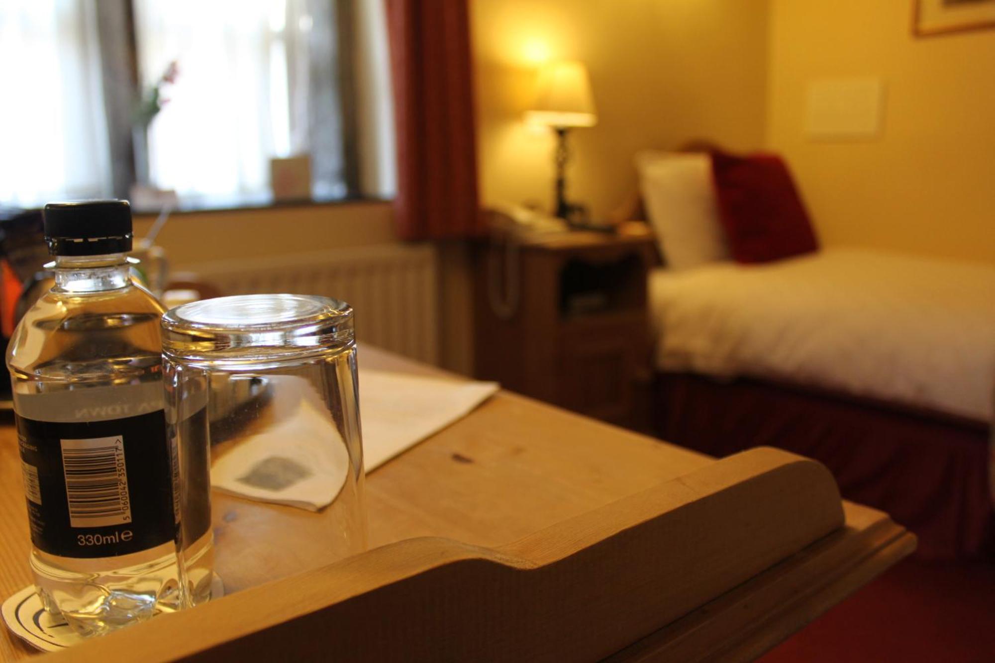 Bert'S Rooms At The Black Horse Inn Brighouse Bagian luar foto